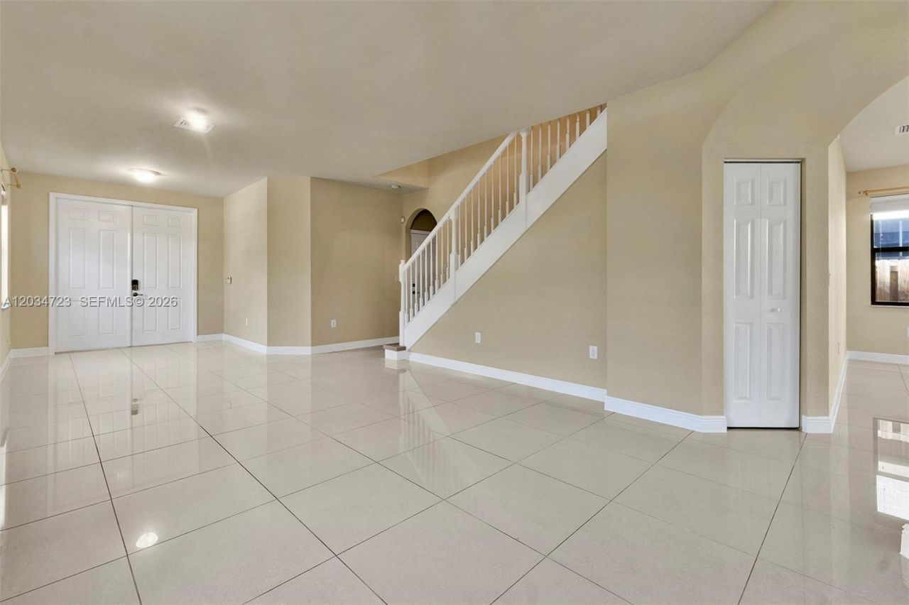 8890 NW 99th Path, Doral, FL 33178 Photo