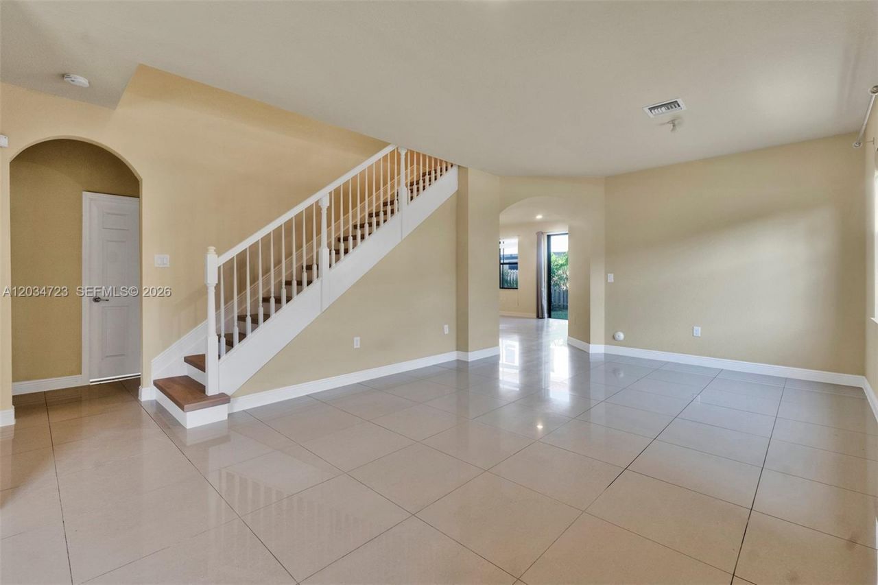 8890 NW 99th Path, Doral, FL 33178 Photo