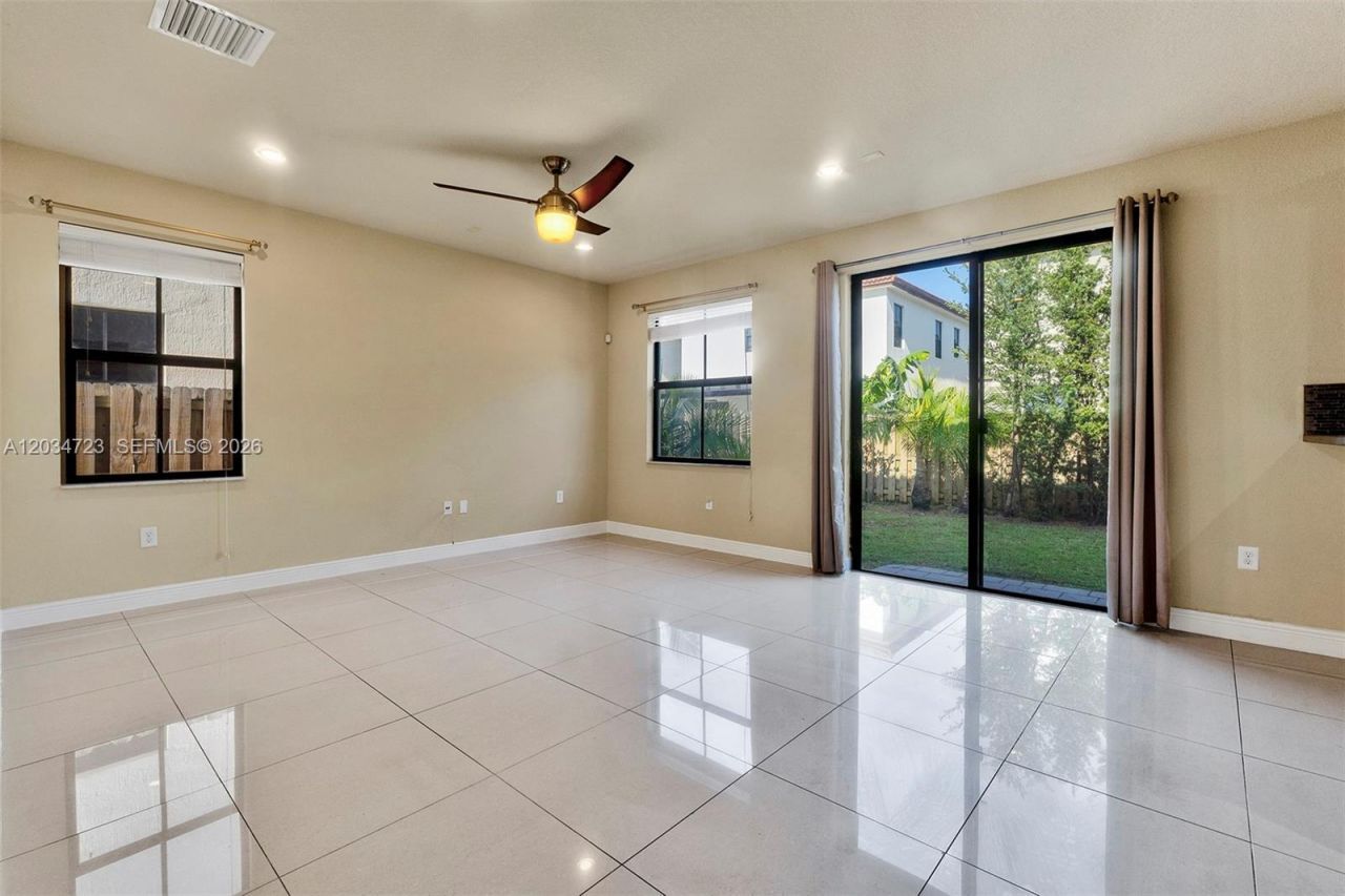 8890 NW 99th Path, Doral, FL 33178 Photo