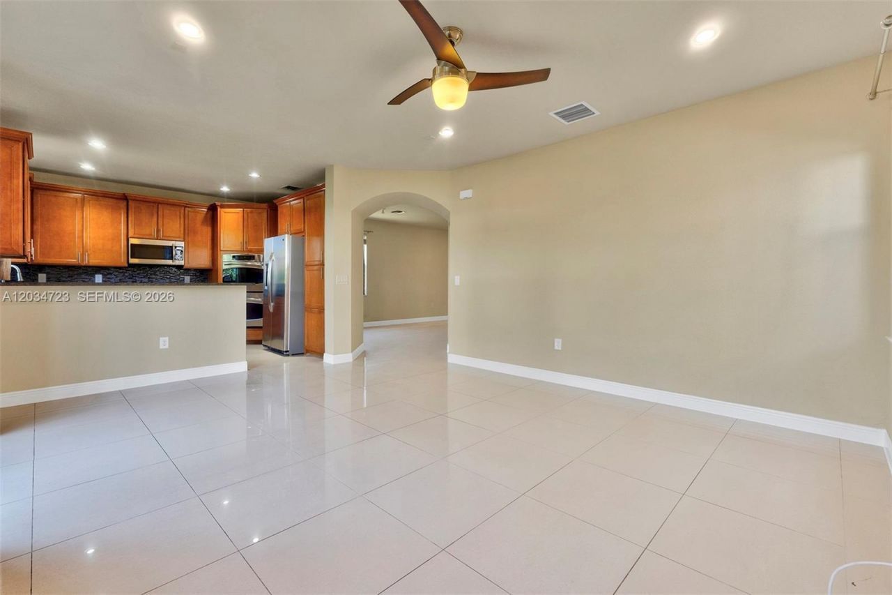 8890 NW 99th Path, Doral, FL 33178 Photo