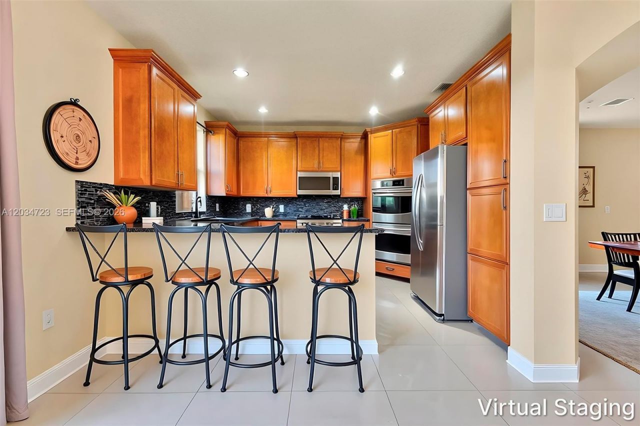 8890 NW 99th Path, Doral, FL 33178 Photo