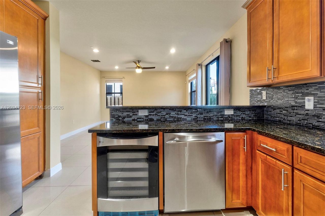 8890 NW 99th Path, Doral, FL 33178 Photo