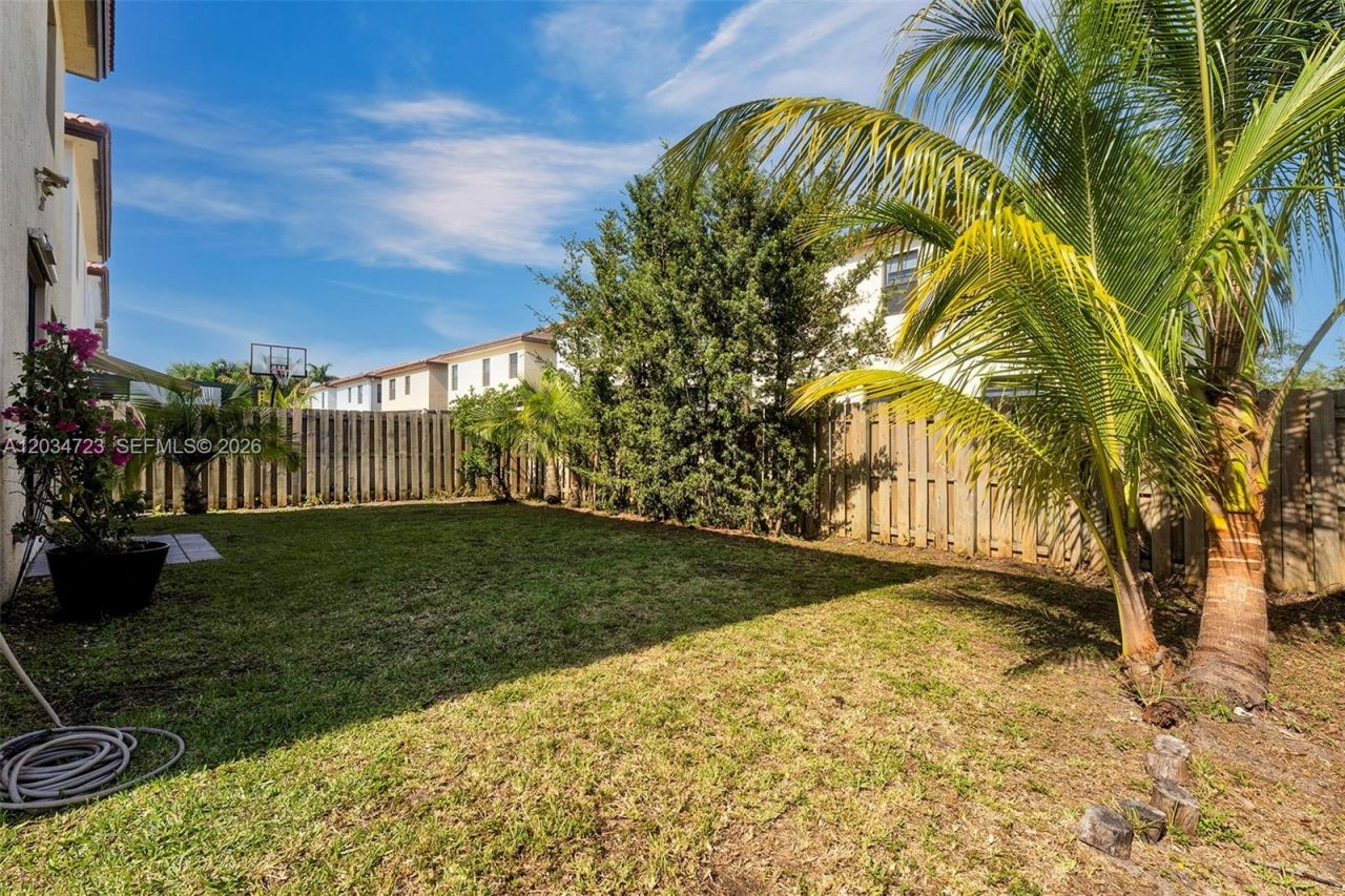 8890 NW 99th Path, Doral, FL 33178 Photo