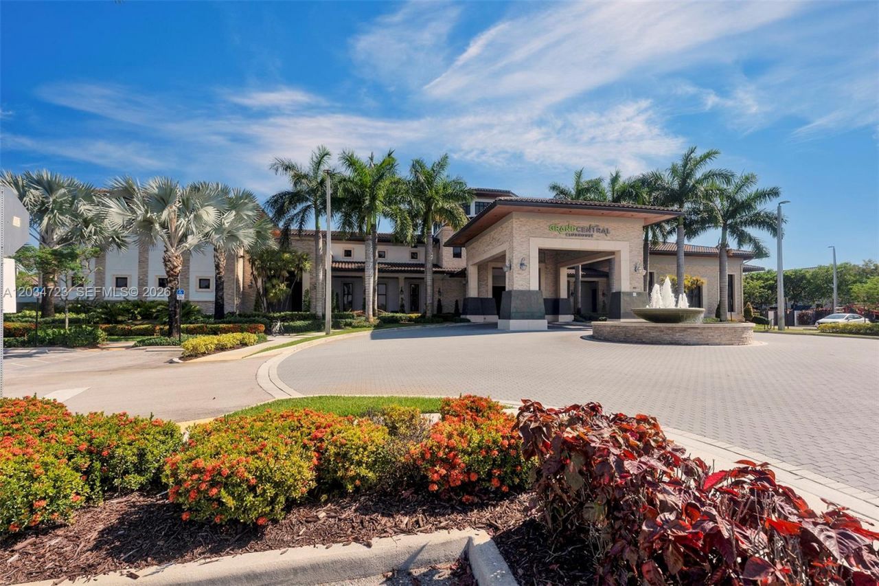 8890 NW 99th Path, Doral, FL 33178 Photo