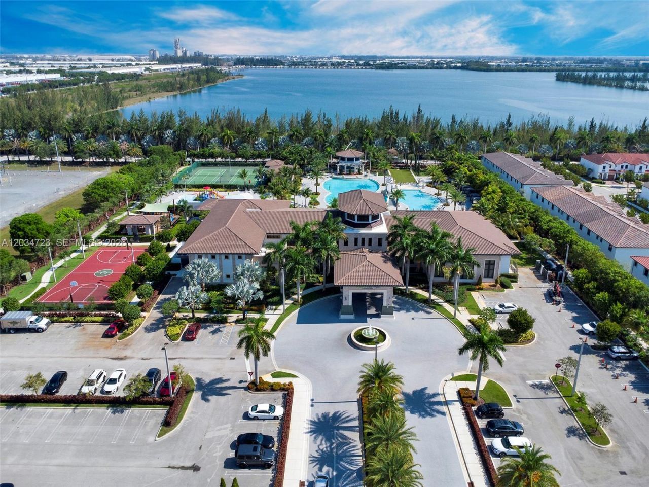 8890 NW 99th Path, Doral, FL 33178 Photo