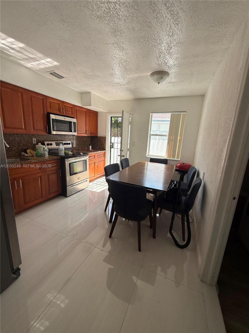 78 NE 43rd St , Miami, FL 33137 Photo