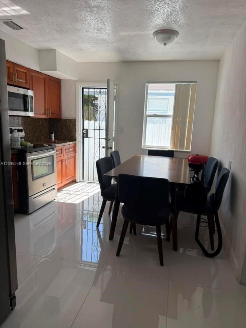 78 NE 43rd St , Miami, FL 33137 Photo