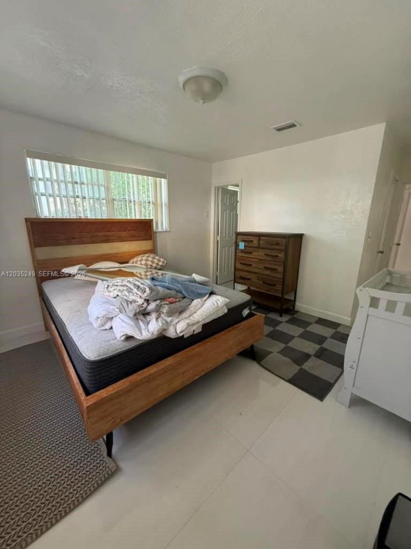 78 NE 43rd St , Miami, FL 33137 Photo