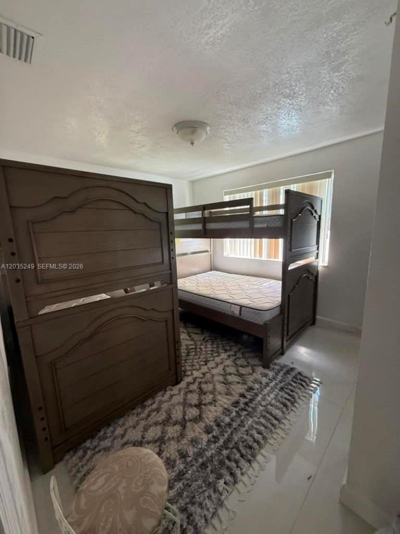 78 NE 43rd St , Miami, FL 33137 Photo