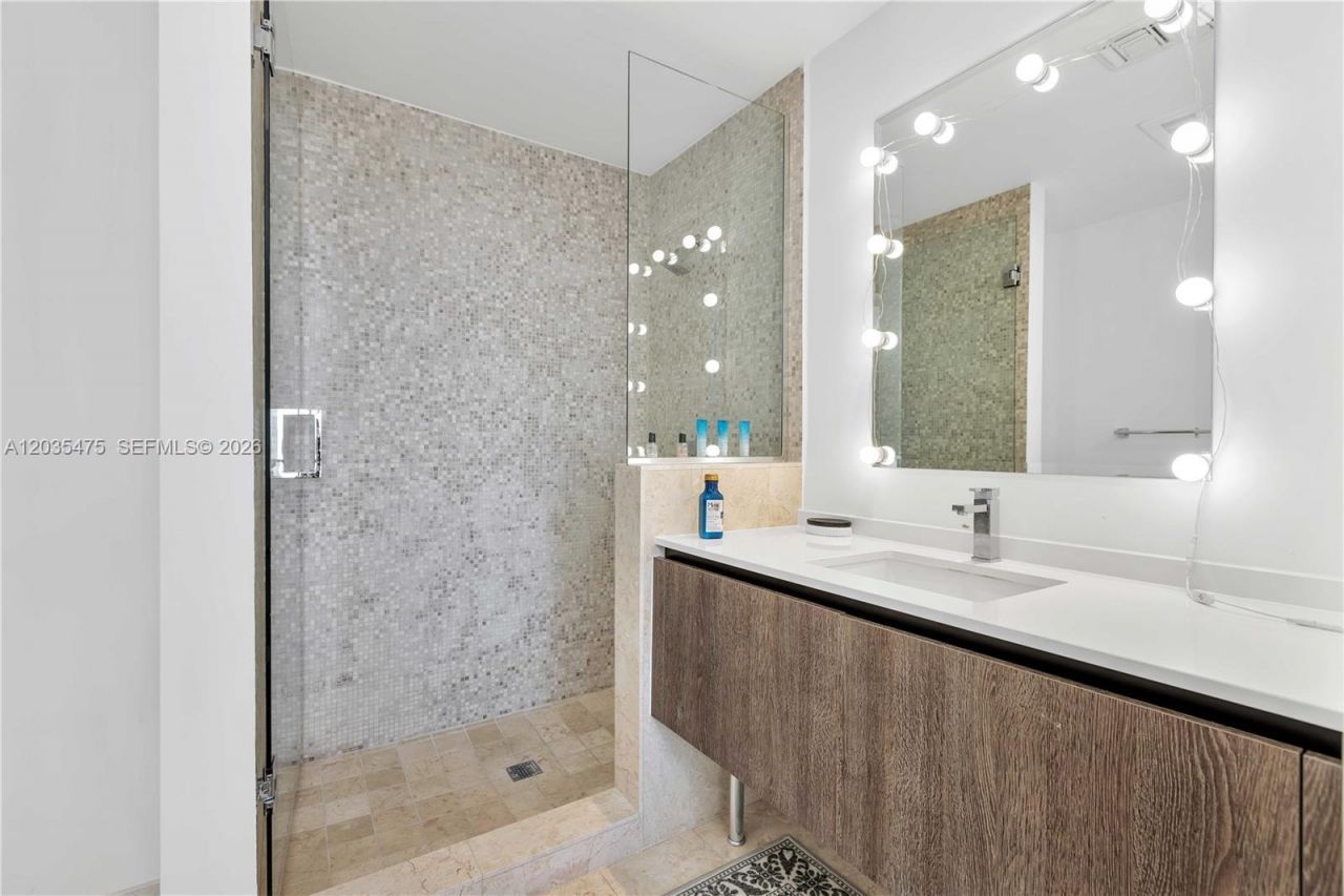 68 SE 6th St , Unit 1611, Miami, FL 33131 Photo