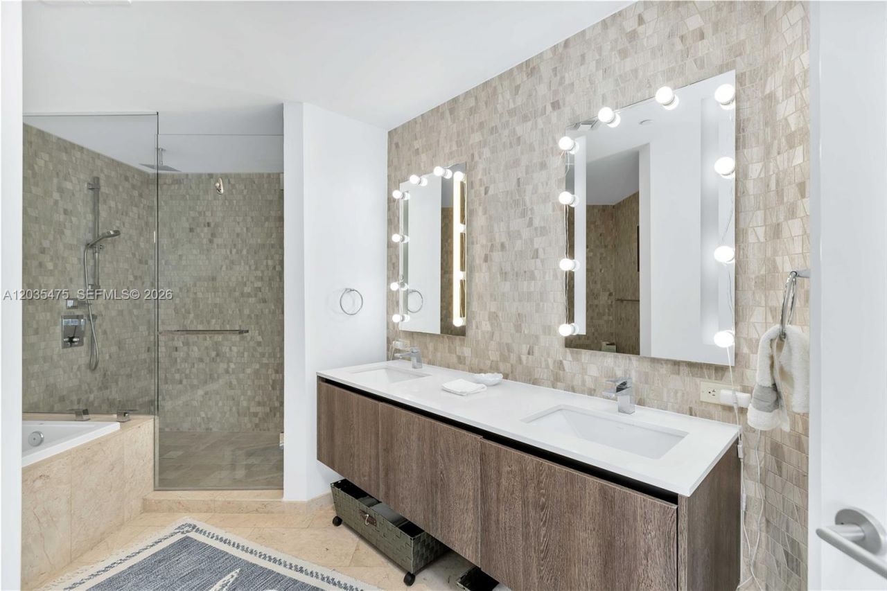 68 SE 6th St , Unit 1611, Miami, FL 33131 Photo