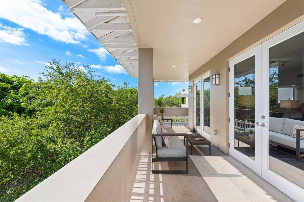3540 Main Hwy , Unit 401, Miami, FL 33133 Photo