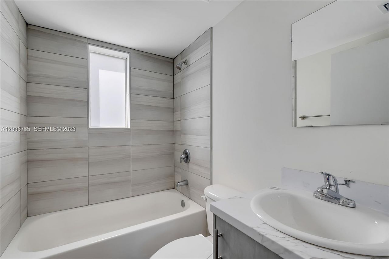 1710 NW 1st Ct, Unit 13, Miami, FL 33136 Photo