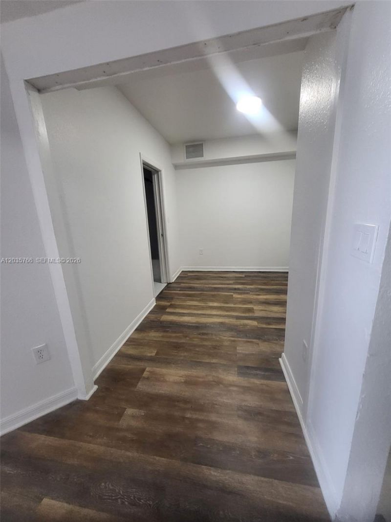 120 SW 8th Ave, Unit 502, Miami, FL 33130 Photo