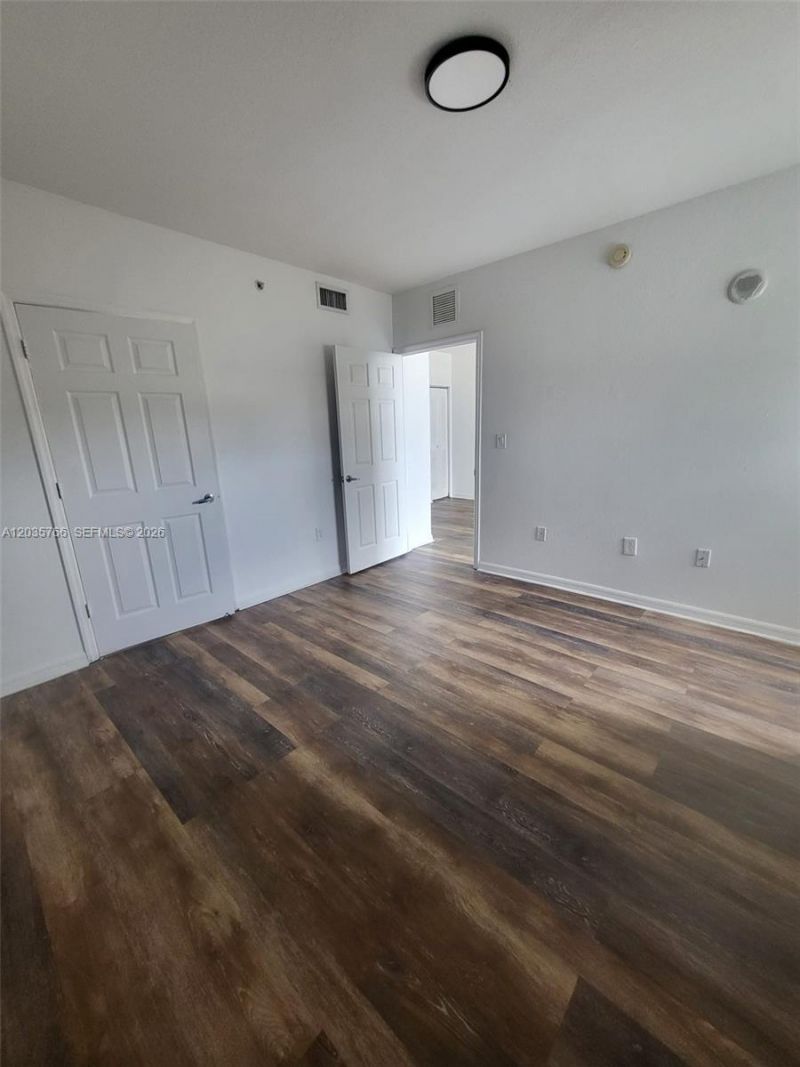 120 SW 8th Ave, Unit 502, Miami, FL 33130 Photo