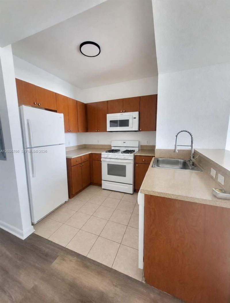 120 SW 8th Ave, Unit 502, Miami, FL 33130 Photo