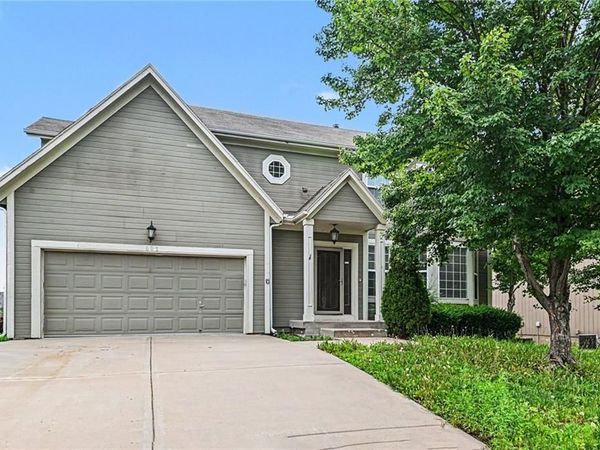 891 S Clearwater Creek Drive, Olathe, KS 66061