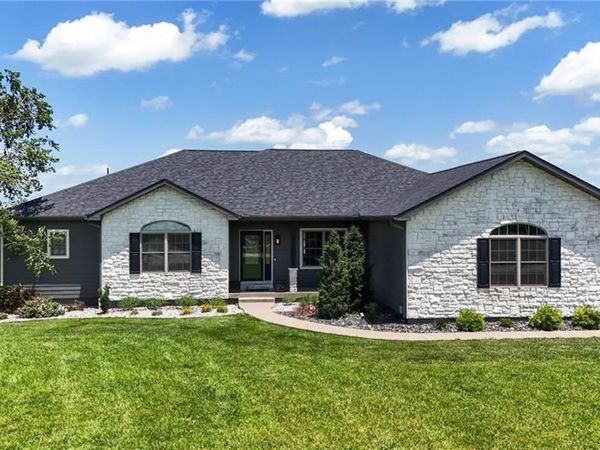 16 Links Drive, Garnett, KS 66032