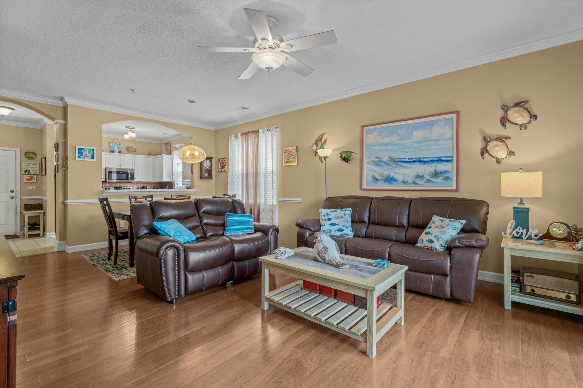 600 Heathrow Dr.  Photo 10