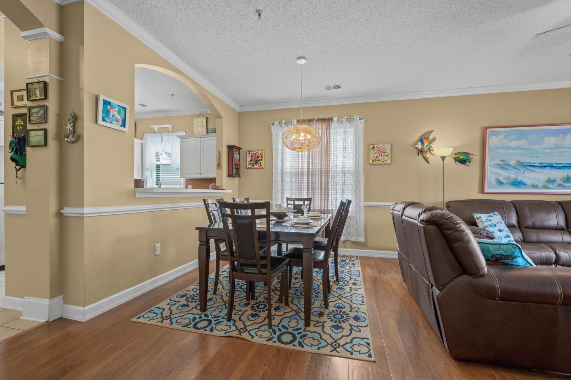 600 Heathrow Dr.  Photo 11