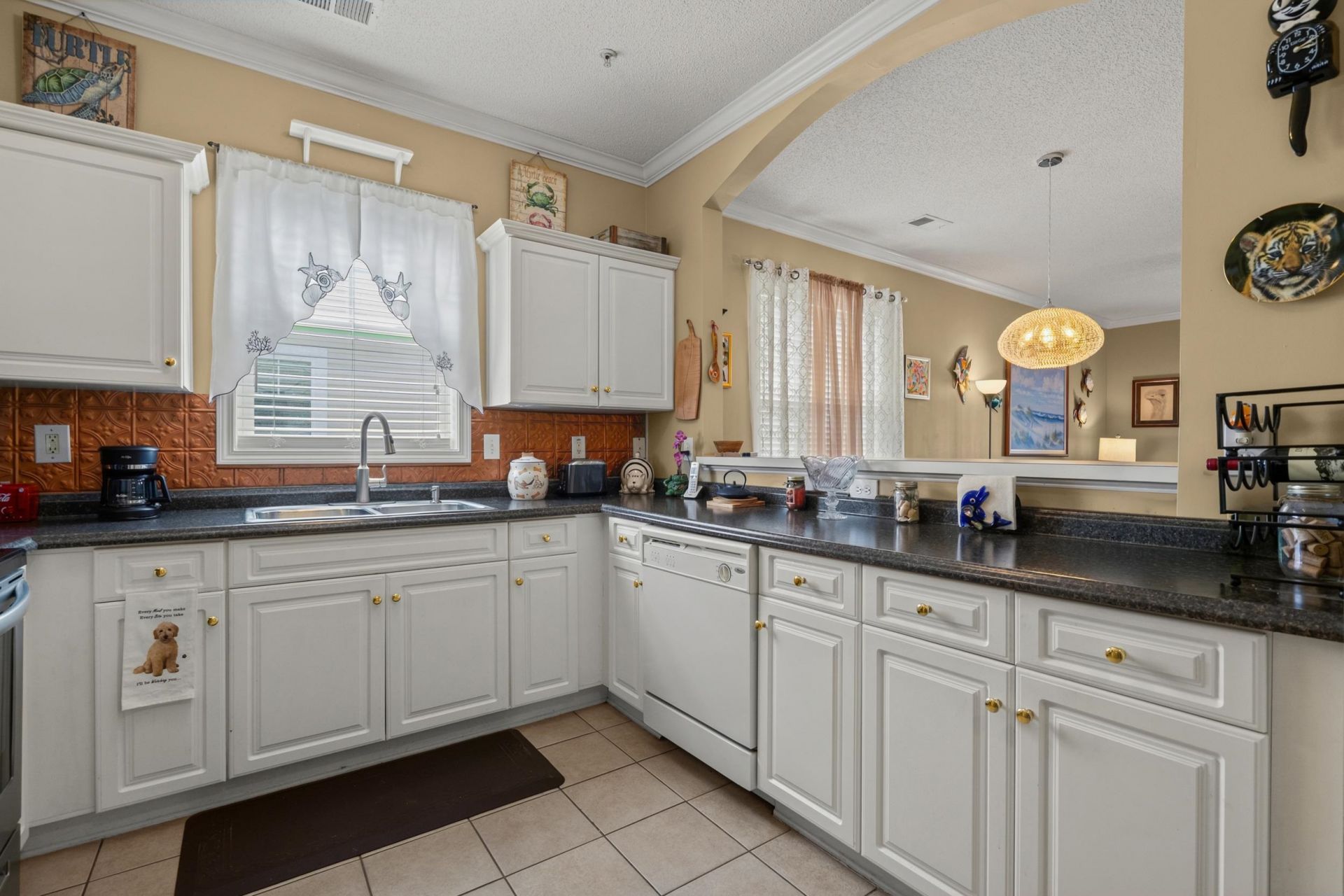 600 Heathrow Dr.  Photo 13