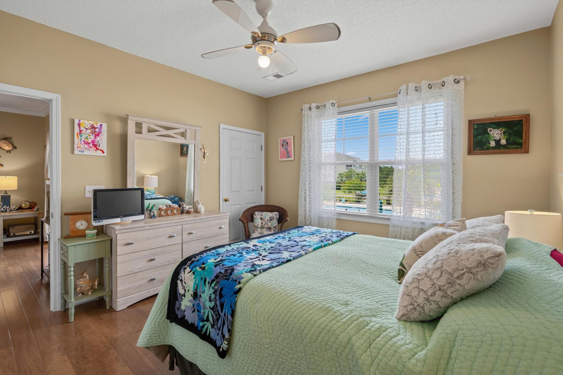 600 Heathrow Dr.  Photo 18