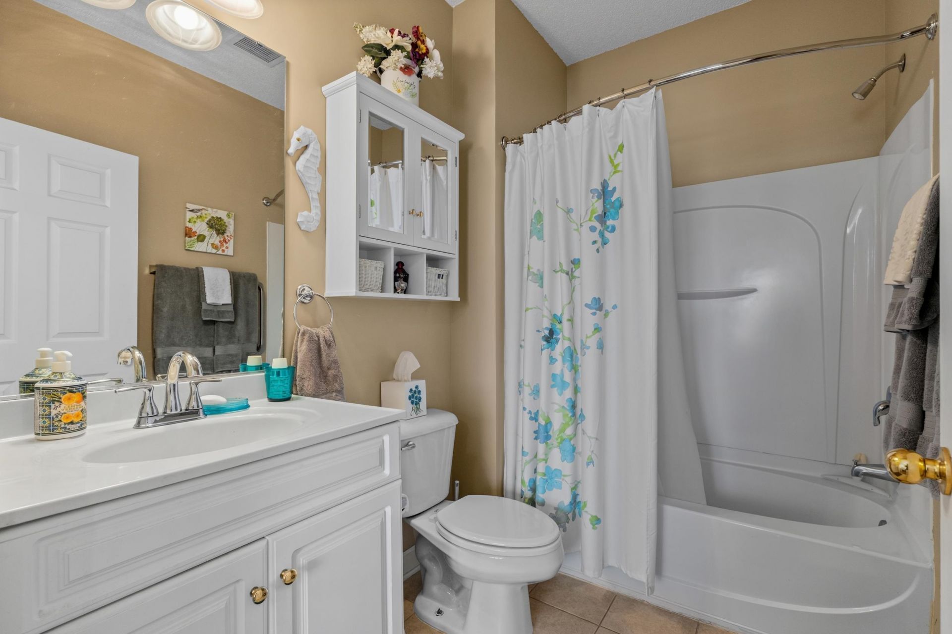 600 Heathrow Dr.  Photo 20