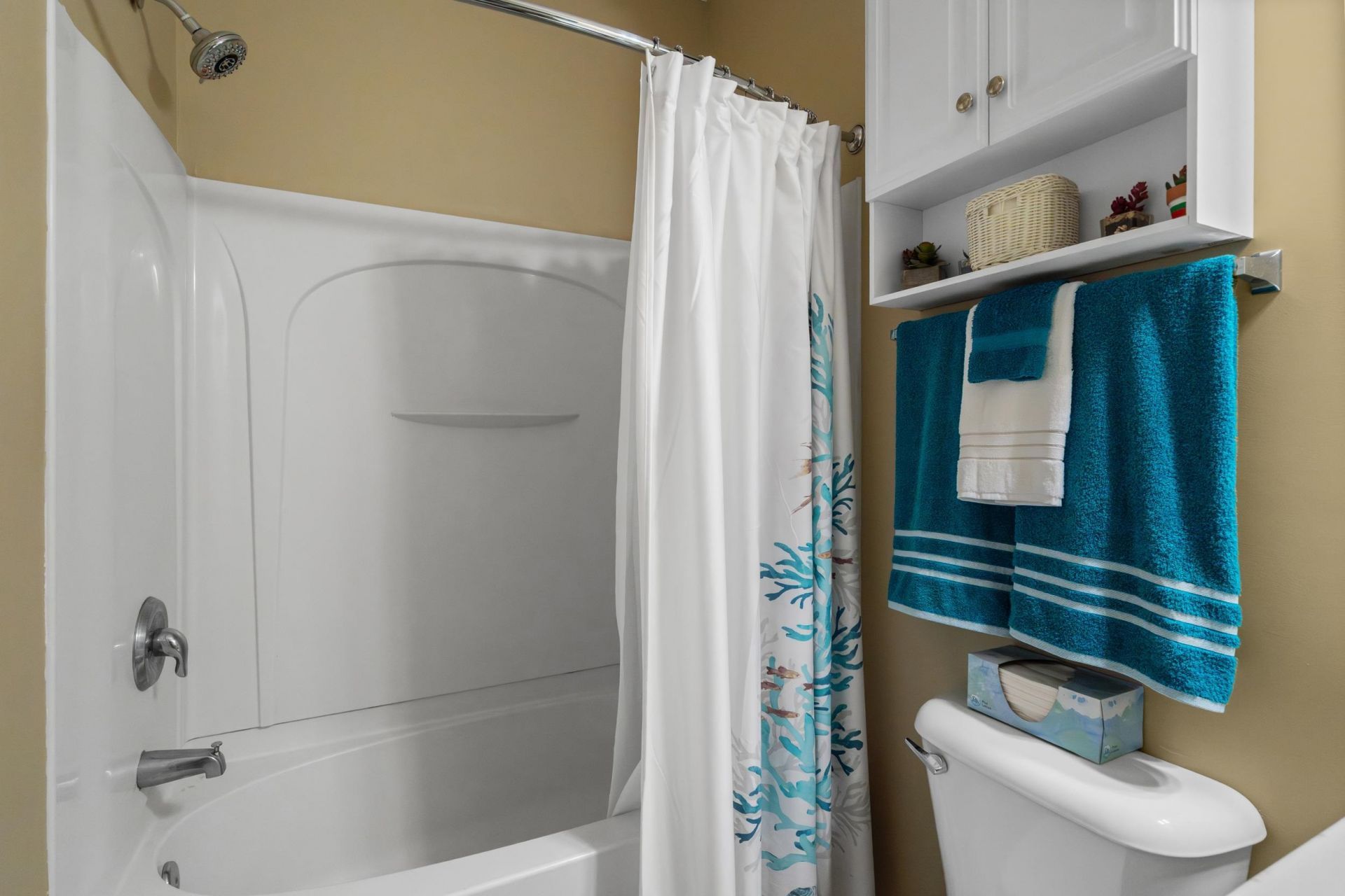 600 Heathrow Dr.  Photo 24