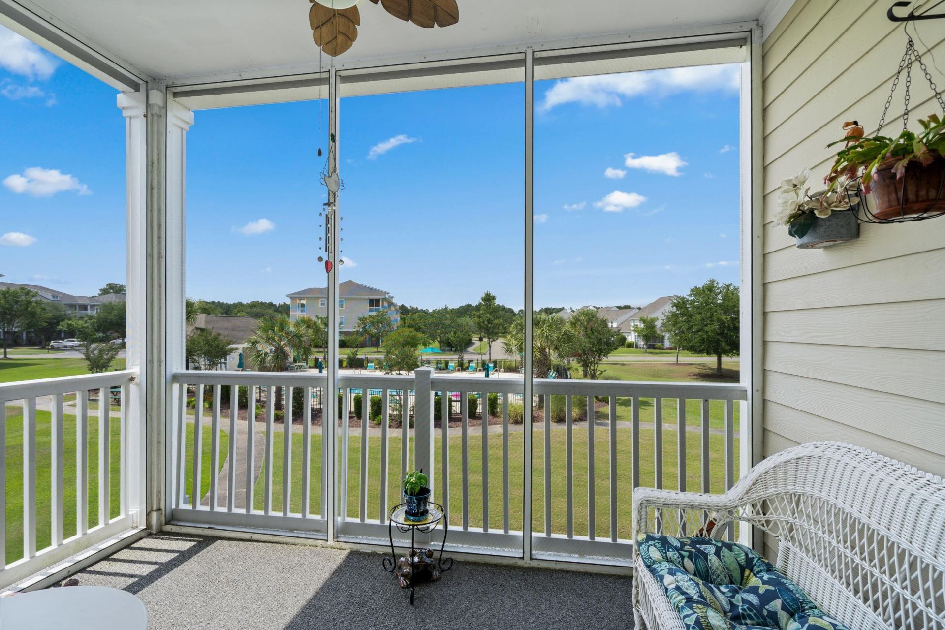 600 Heathrow Dr.  Photo 26
