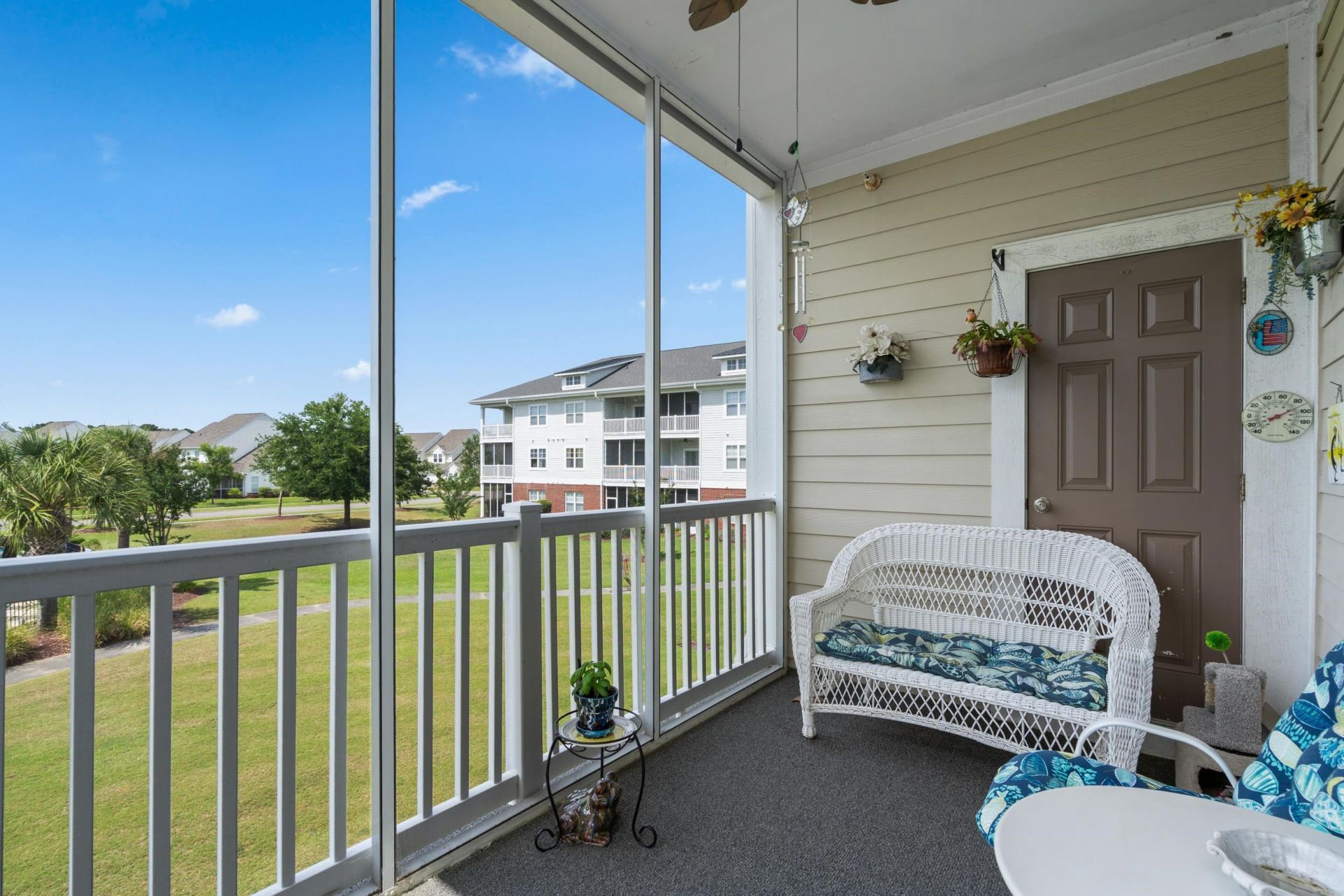 600 Heathrow Dr.  Photo 28