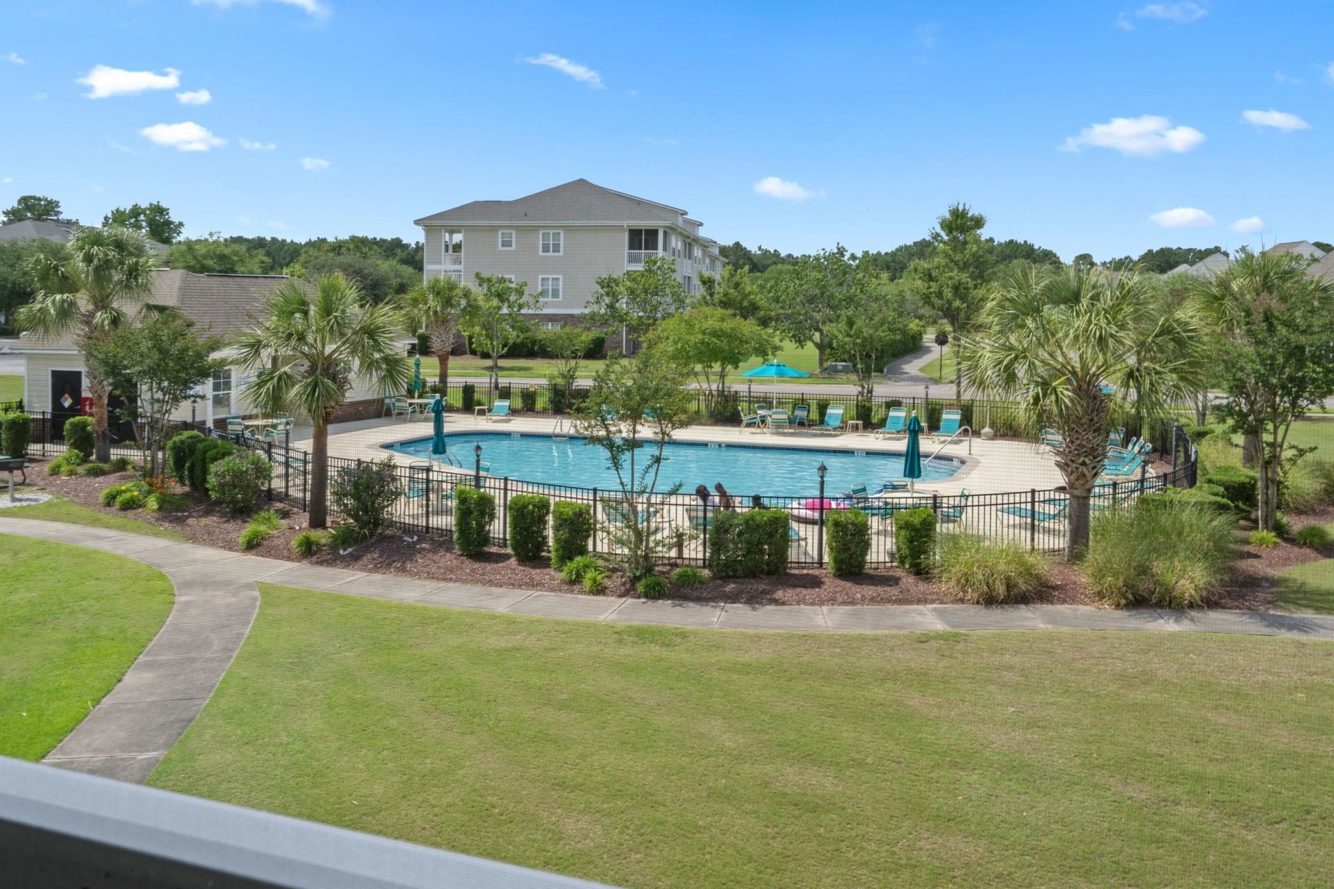 600 Heathrow Dr.  Photo 30