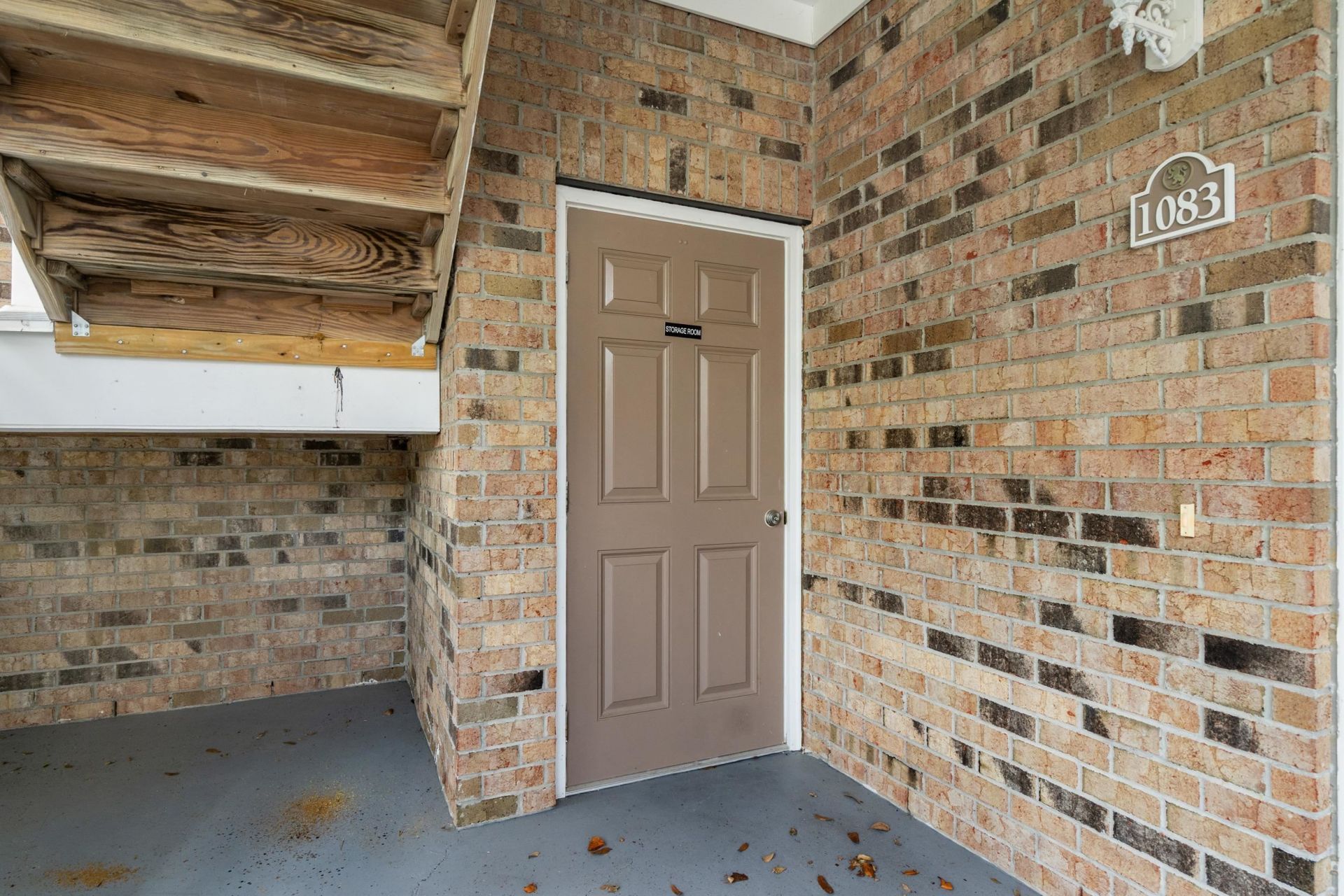 600 Heathrow Dr.  Photo 31