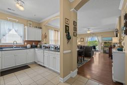 600 Heathrow Dr.  photo 4
