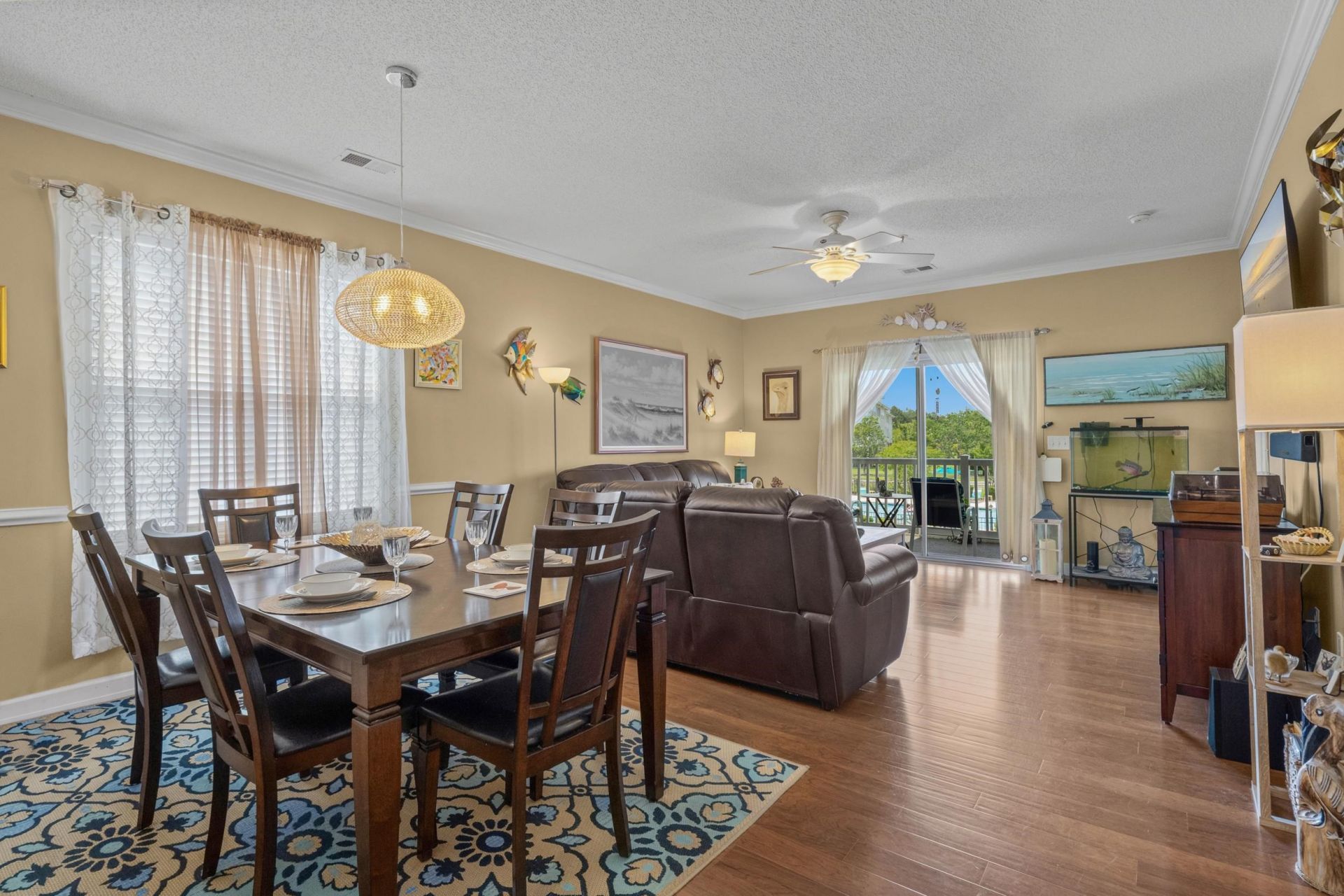 600 Heathrow Dr.  Photo 6
