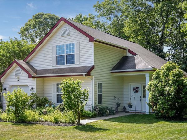 4 Blair Court, Coram, NY 11727