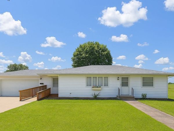 907 Mckinley Avenue , Lowden, IA 52255