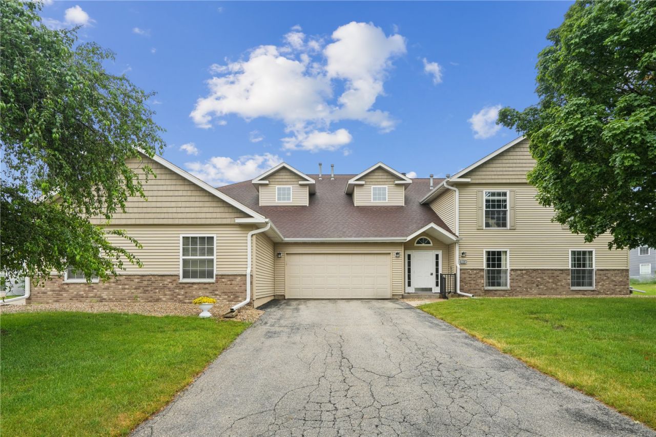 4320 Westchester Dr NE #b, Cedar Rapids, IA 52402 Main Photo