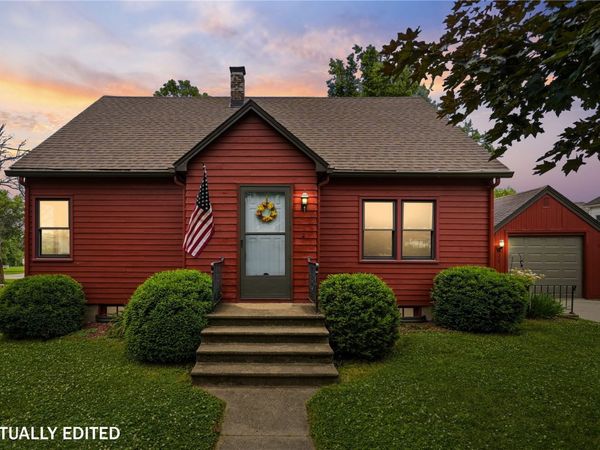 325 3rd Street S, Coggon, IA 52218