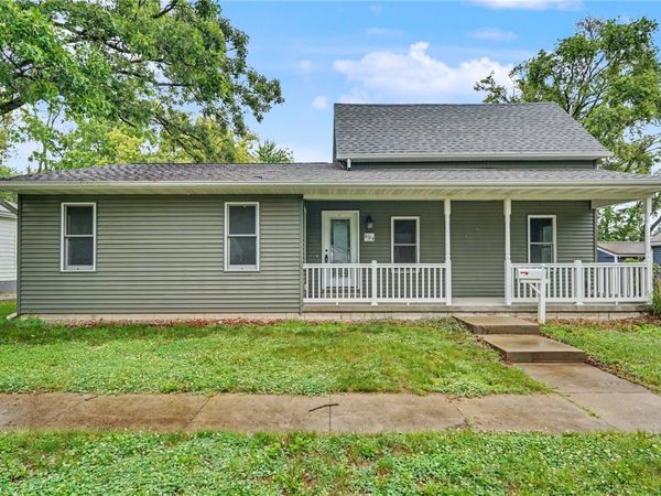 604 SW 8th , Independence, IA 50644