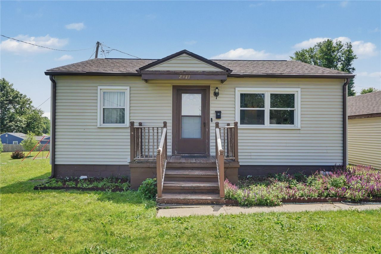 2411 Linwood Street Sw, Cedar Rapids, IA 52404 Main Photo