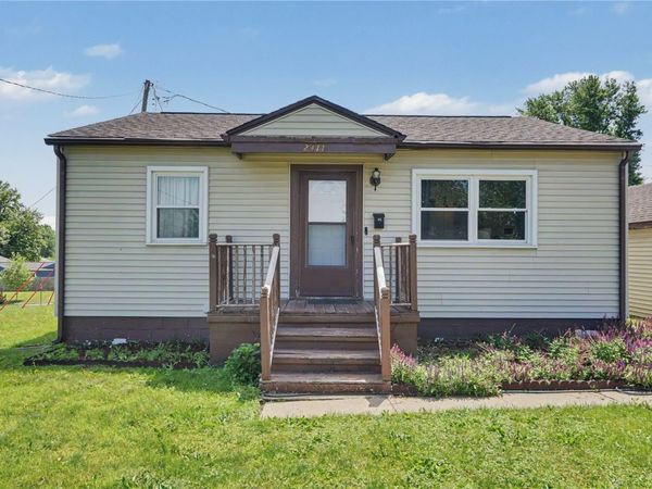 2411 Linwood Street SW, Cedar Rapids, IA 52404