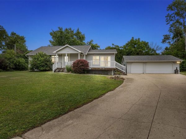 5221 Old Ely Road SW, Cedar Rapids, IA 52404