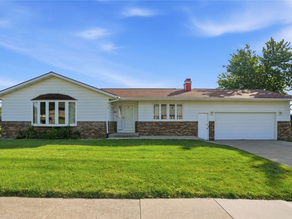 3904 Sally Drive NE, Cedar Rapids, IA 52402