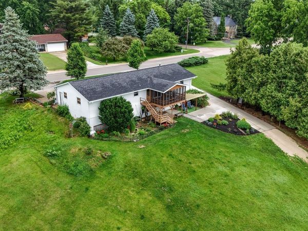 402 N Ford Street , Anamosa, IA 52205