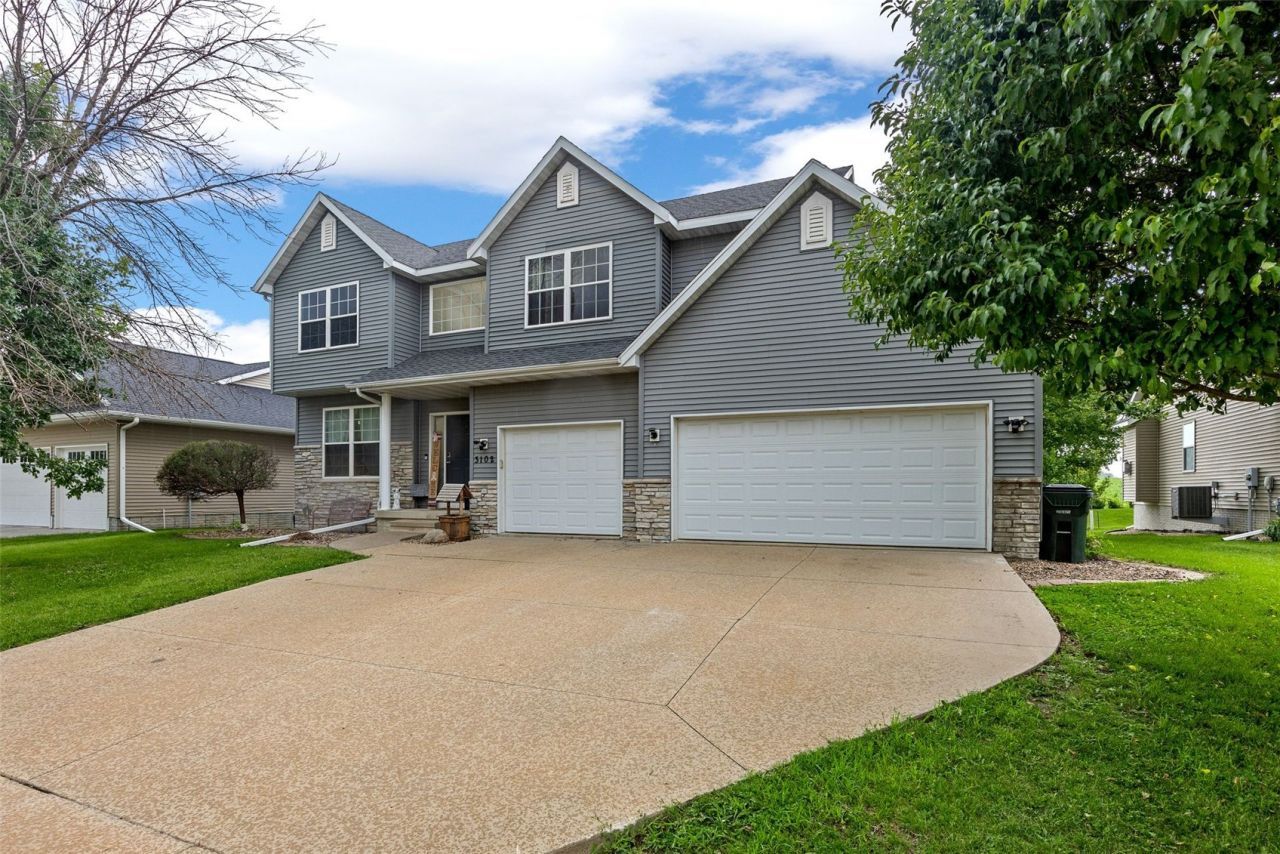 3102 Falcon View Court Sw, Cedar Rapids, IA 52404 Main Photo