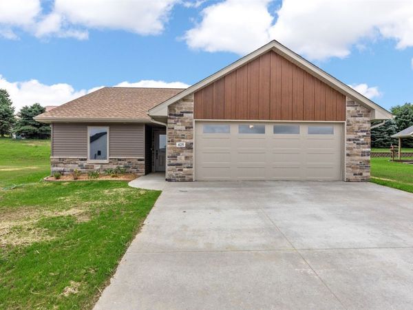 425 Council Street, Anamosa, IA 52205