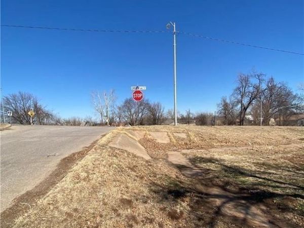 1121 W Choctaw Avenue, Chickasha, OK 73018
