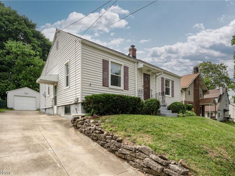 598 Morningview Avenue, Akron, OH 44305 Photo 2