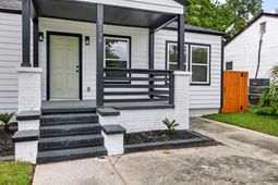2136 Commander Road photo 4