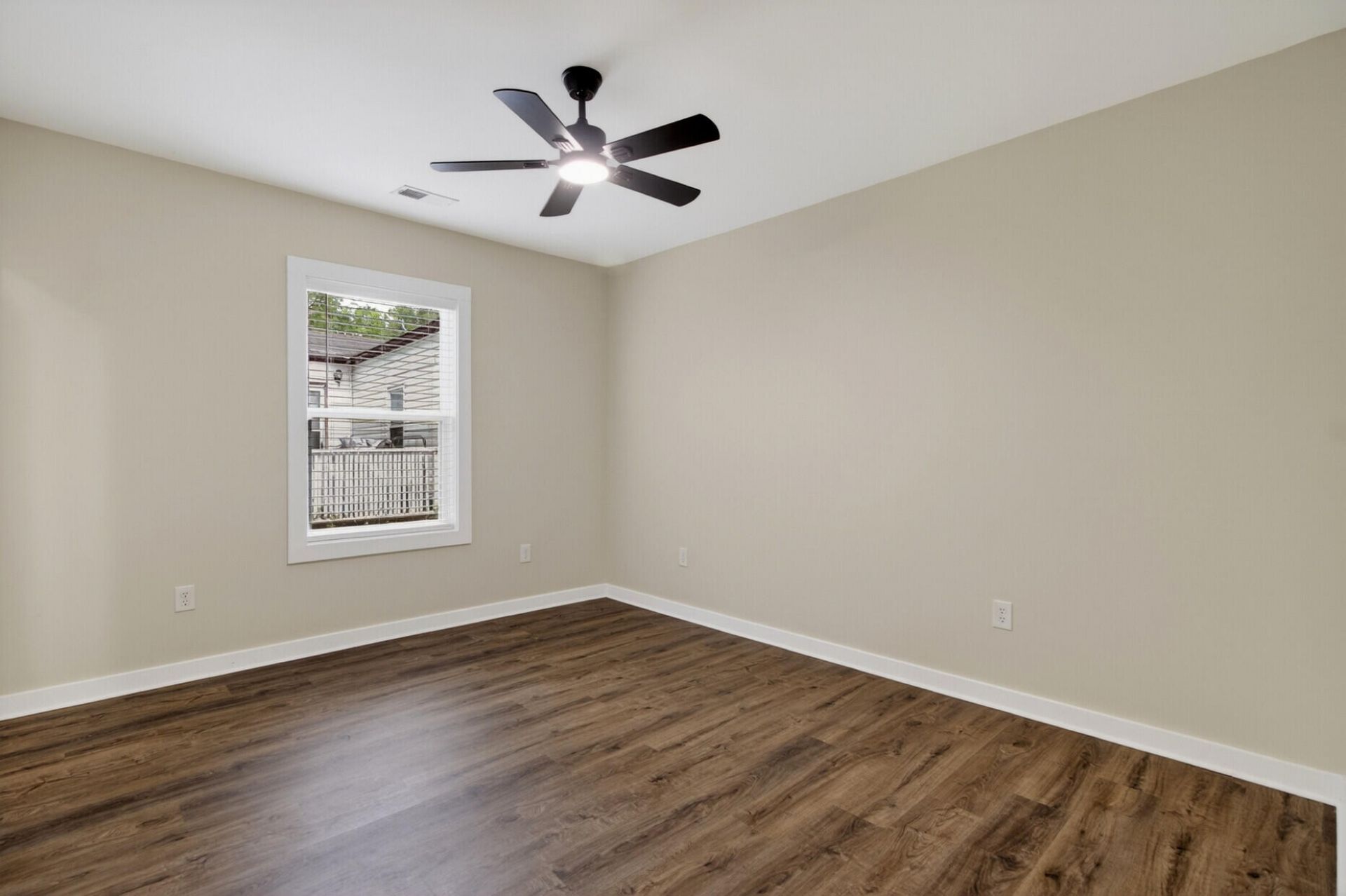 2136 Commander Road Photo 21